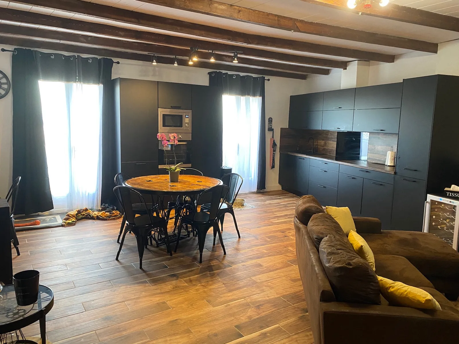 Maison de village avec deux appartements et grand garage à Puissalicon 