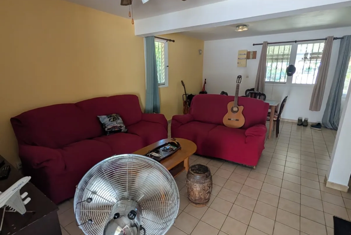 Maison de 112 m² à vendre à Macouria, secteur paisible, avec terrasse et garage 