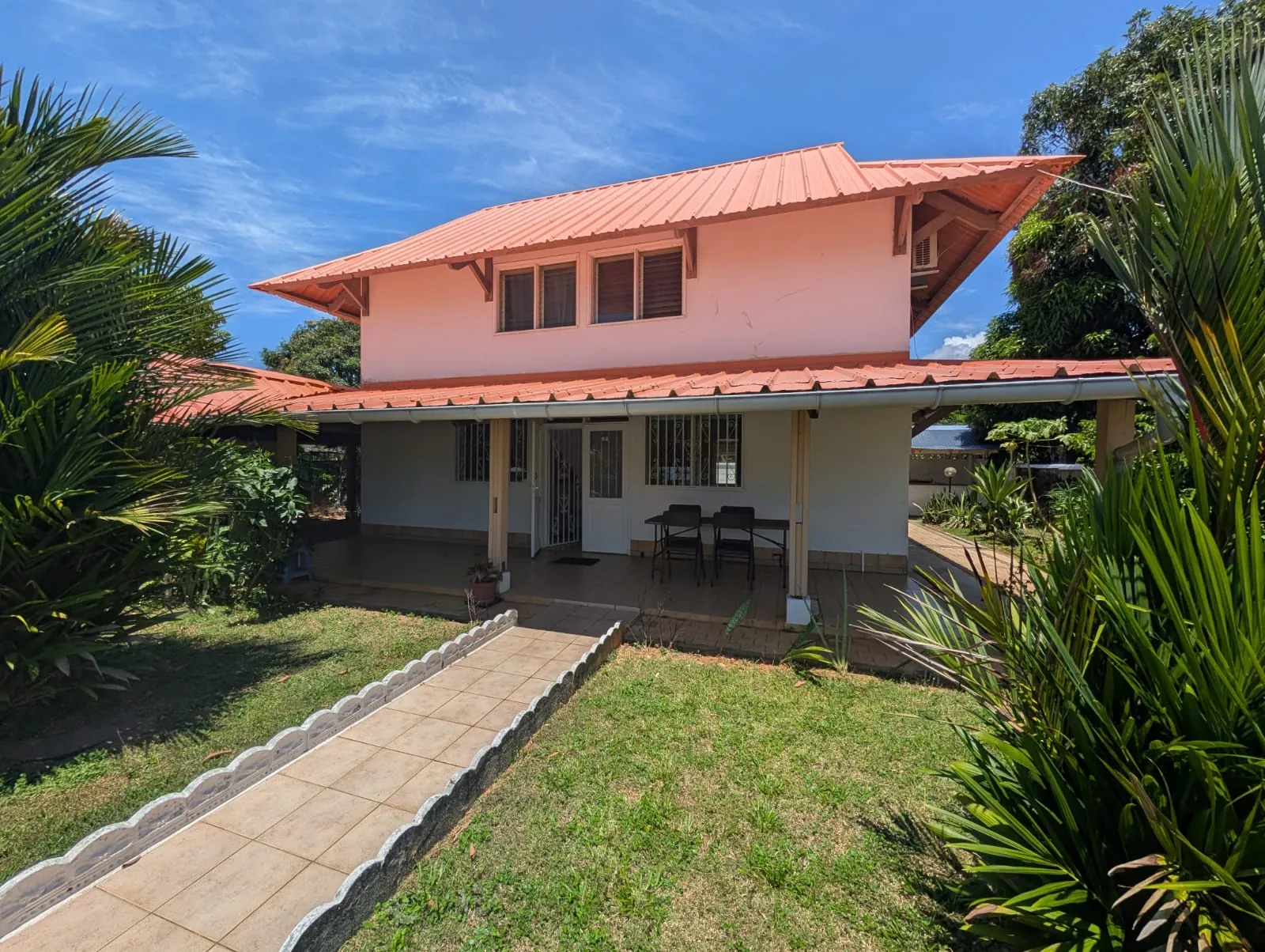 Maison de 112 m² à vendre à Macouria, secteur paisible, avec terrasse et garage 