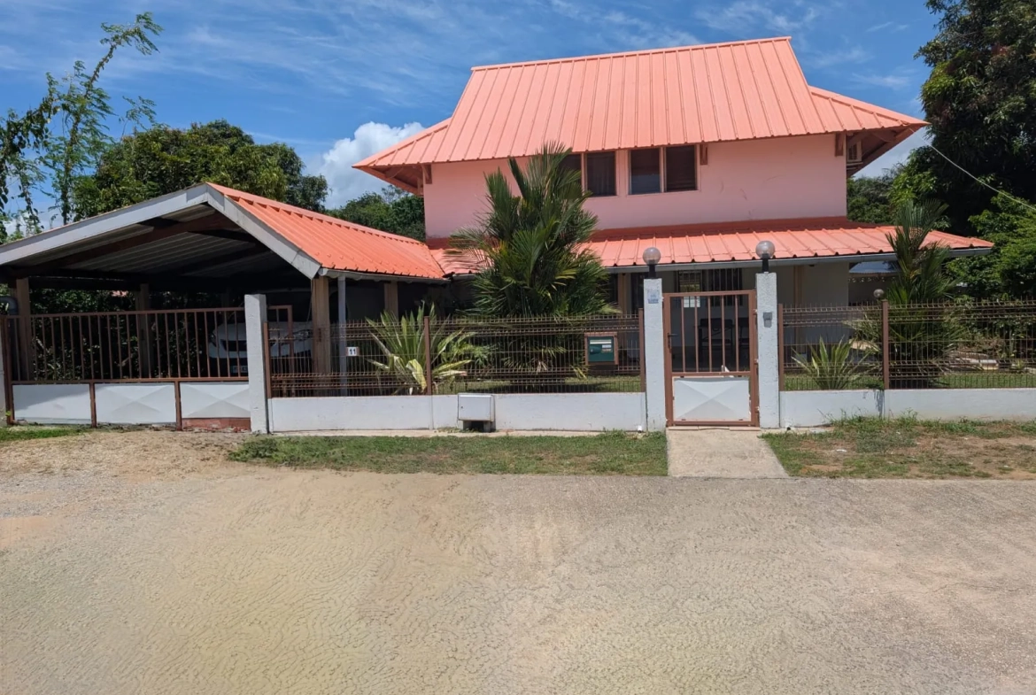Maison de 112 m² à vendre à Macouria, secteur paisible, avec terrasse et garage 