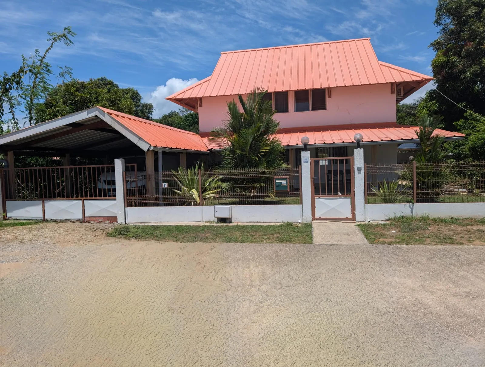 Maison de 112 m² à vendre à Macouria, secteur paisible, avec terrasse et garage 