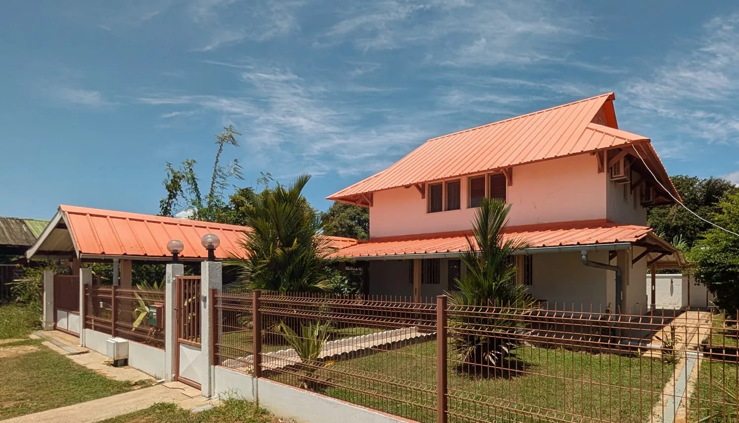 Maison de 112 m² à vendre à Macouria, secteur paisible, avec terrasse et garage 