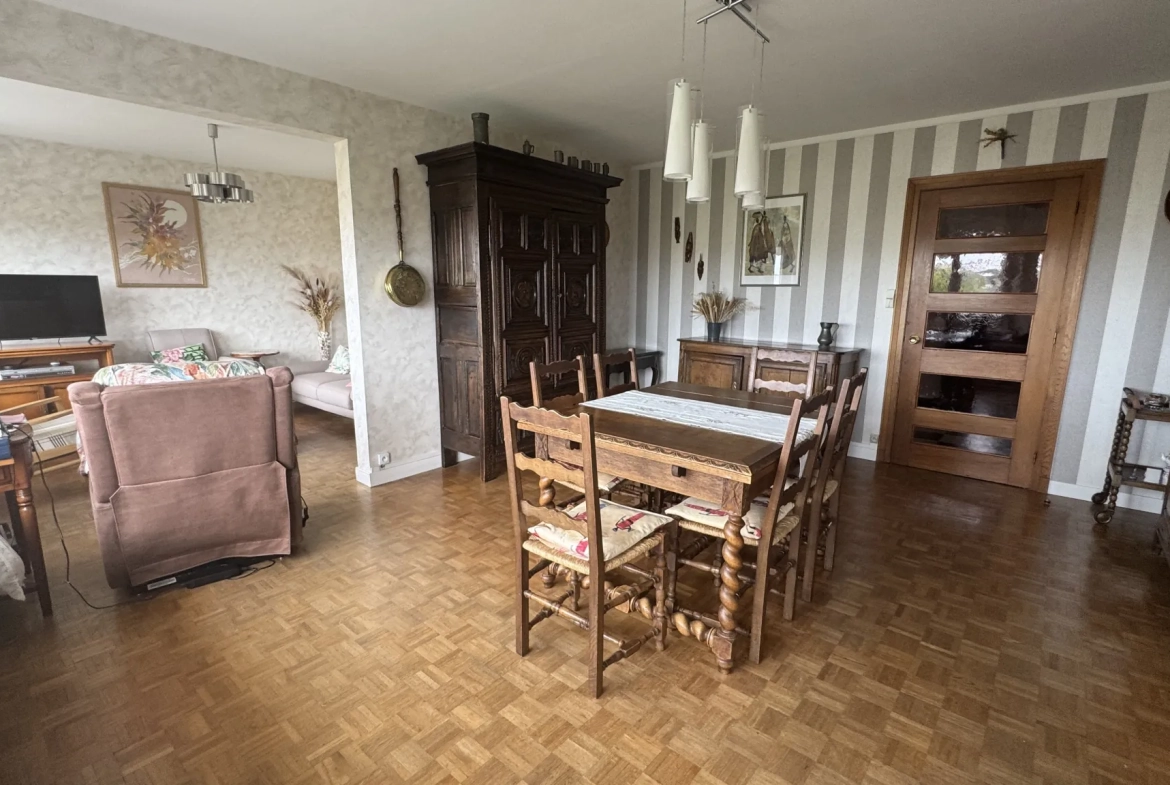 Bel appartement lumineux avec balcon et garage à Boulogne-sur-Mer 