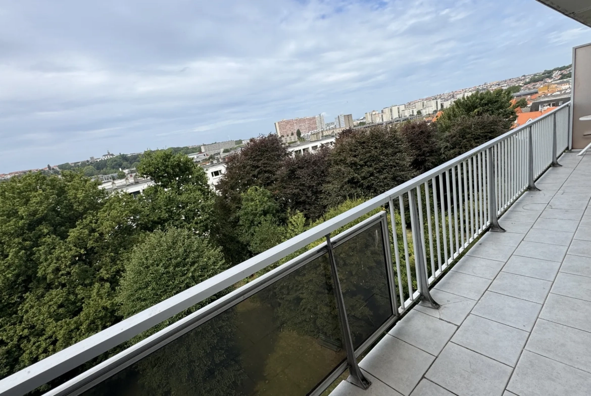 Bel appartement lumineux avec balcon et garage à Boulogne-sur-Mer 