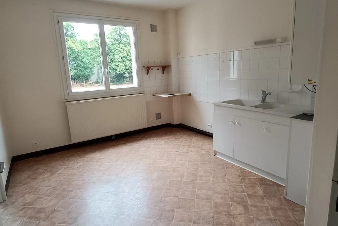 Appartement 3 pièces lumineux de 74,77 m² à Vierzon avec garage et parking 