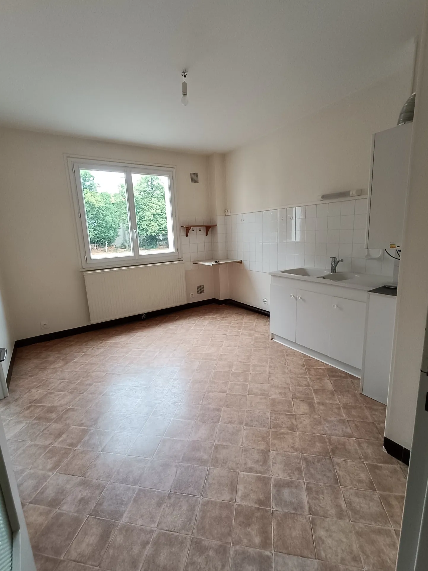 Appartement 3 pièces lumineux de 74,77 m² à Vierzon avec garage et parking 