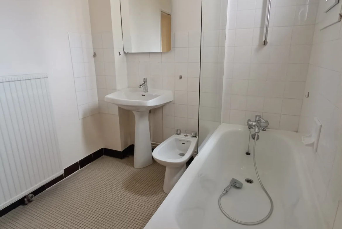 Appartement 3 pièces lumineux de 74,77 m² à Vierzon avec garage et parking 