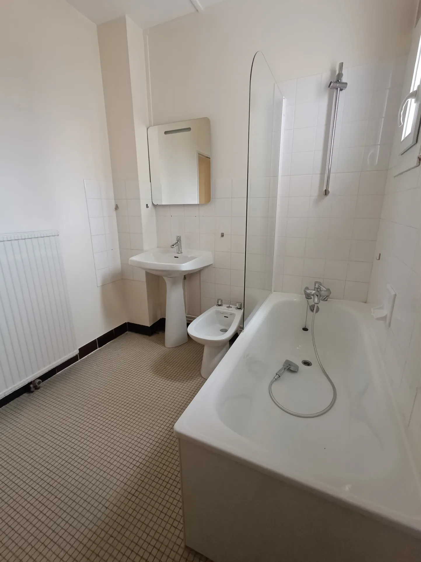Appartement 3 pièces lumineux de 74,77 m² à Vierzon avec garage et parking 