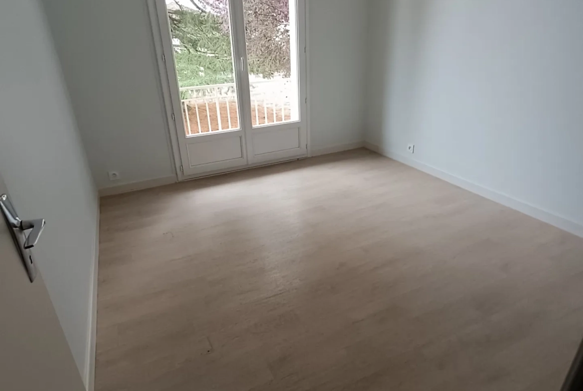 Appartement 3 pièces lumineux de 74,77 m² à Vierzon avec garage et parking 