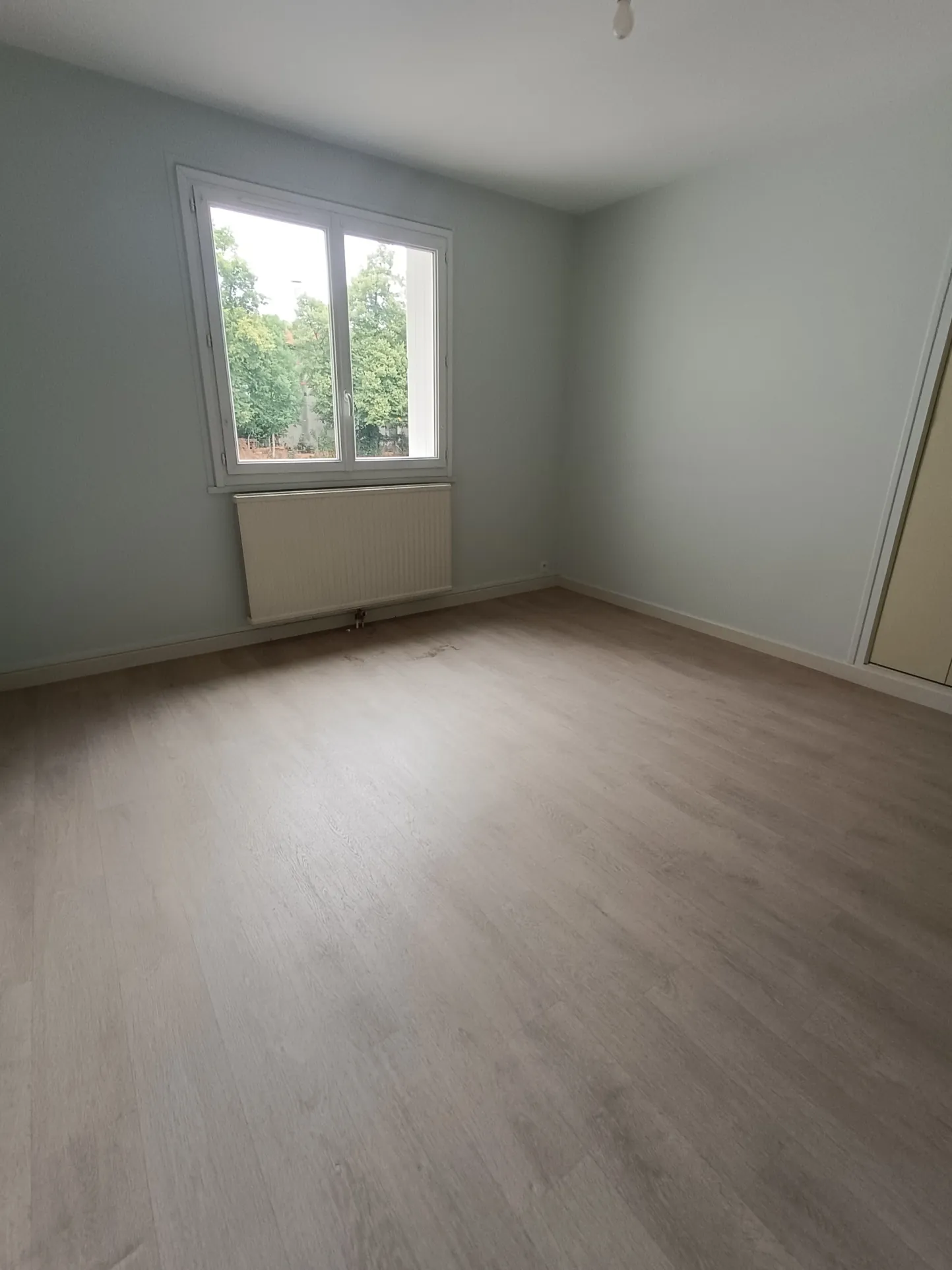 Appartement 3 pièces lumineux de 74,77 m² à Vierzon avec garage et parking 