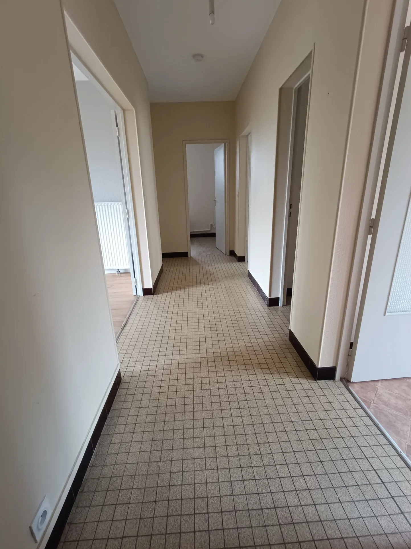 Appartement 3 pièces lumineux de 74,77 m² à Vierzon avec garage et parking 