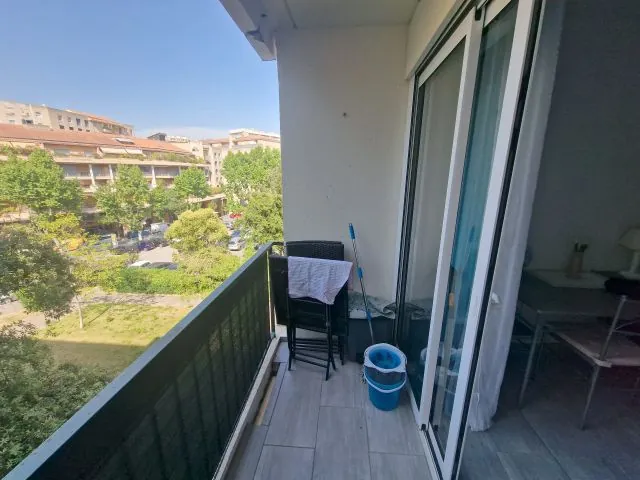 Studio à vendre à Aix-en-Provence – Appartement T1 sécurisé avec balcon et stationnement 