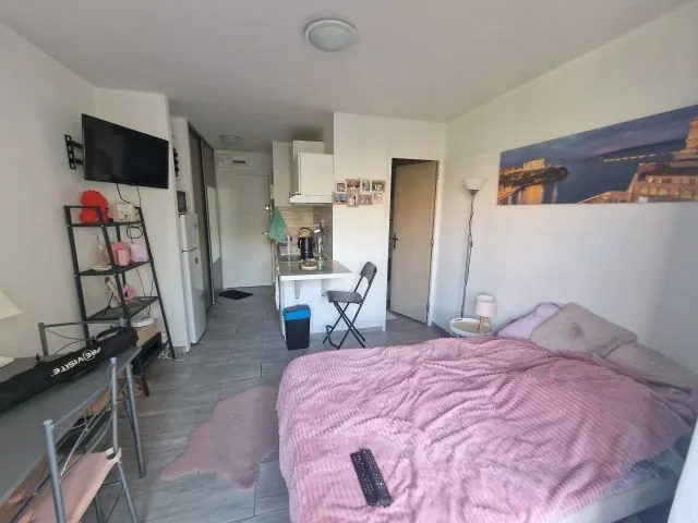 Studio à vendre à Aix-en-Provence – Appartement T1 sécurisé avec balcon et stationnement 