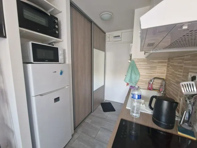 Studio à vendre à Aix-en-Provence – Appartement T1 sécurisé avec balcon et stationnement 