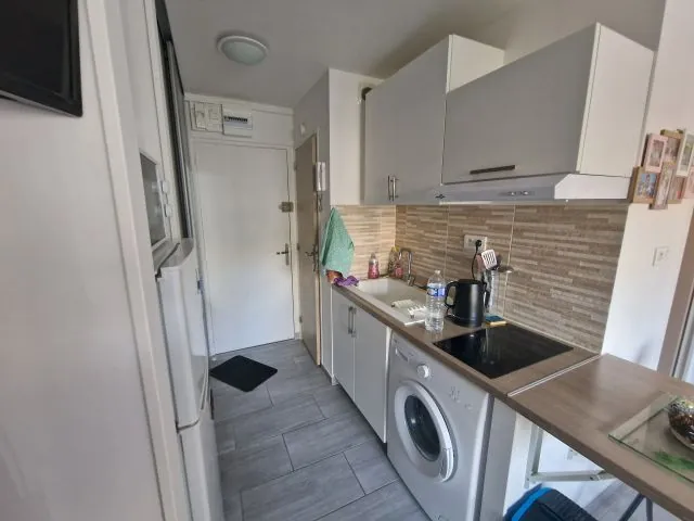 Studio à vendre à Aix-en-Provence – Appartement T1 sécurisé avec balcon et stationnement 
