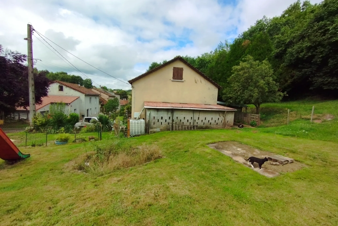 Pavillon à rénover avec terrain et terrasse à Val et Châtillon 