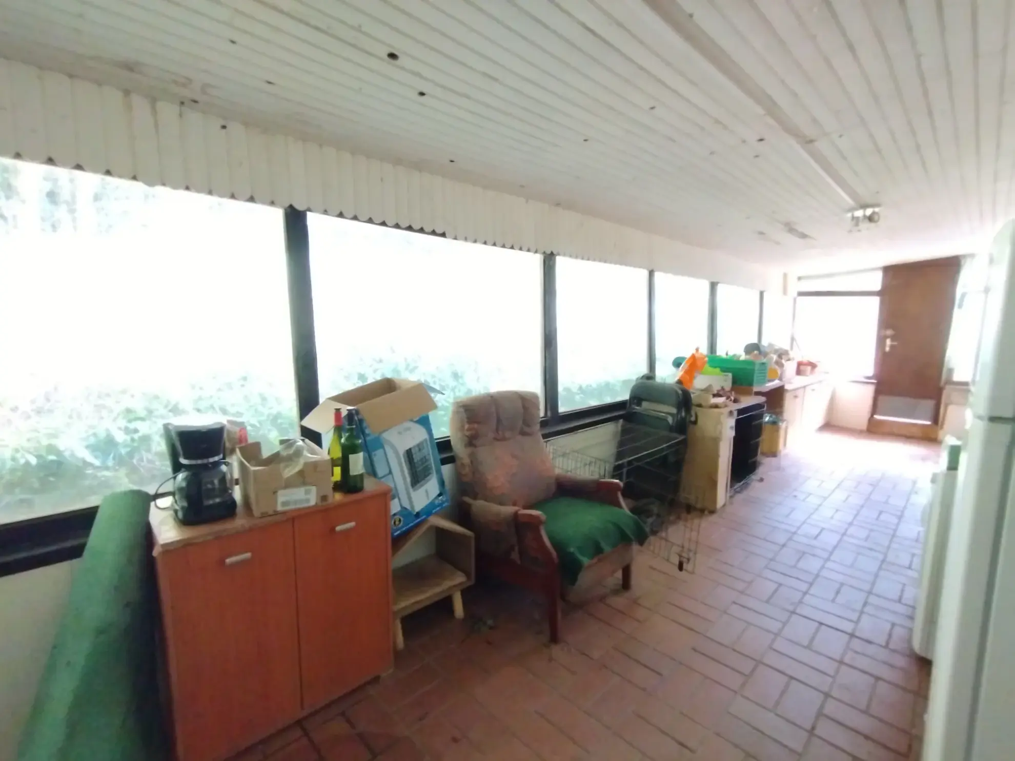 Pavillon à rénover avec terrain et terrasse à Val et Châtillon 