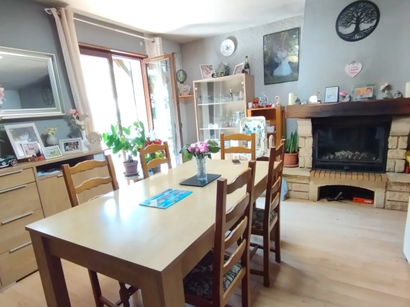Pavillon à rénover avec terrain et terrasse à Val et Châtillon
