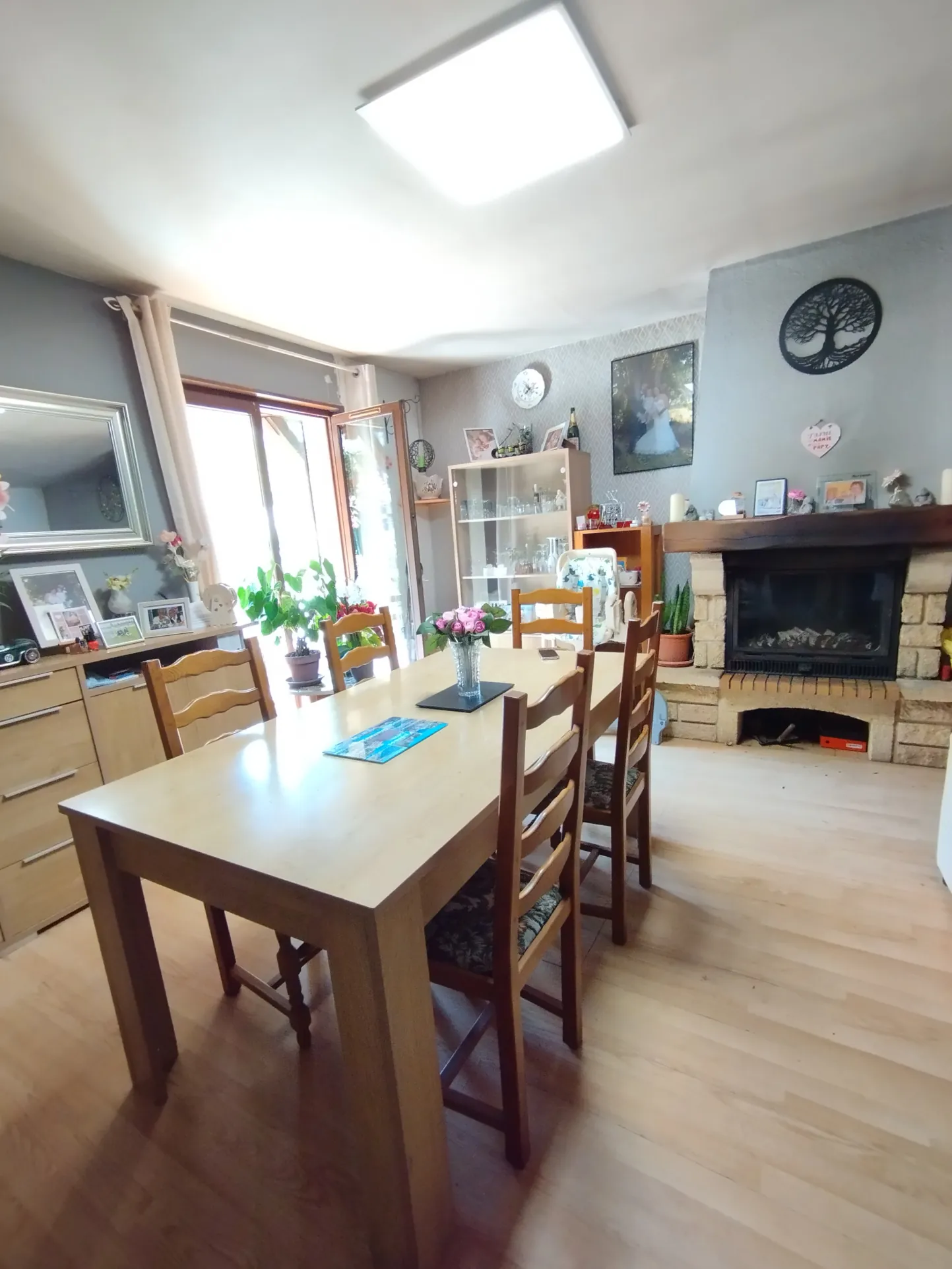 Pavillon à rénover avec terrain et terrasse à Val et Châtillon 