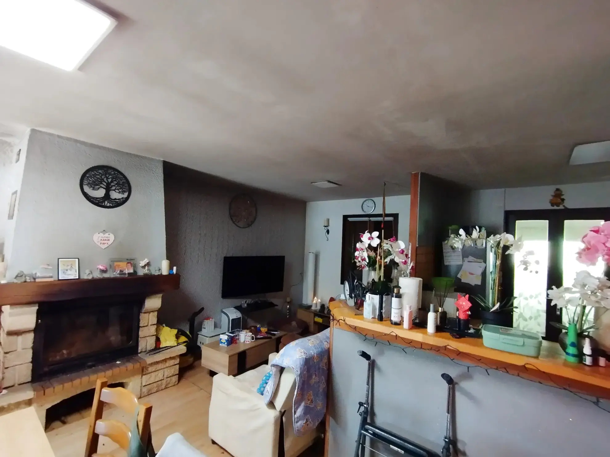 Pavillon à rénover avec terrain et terrasse à Val et Châtillon 