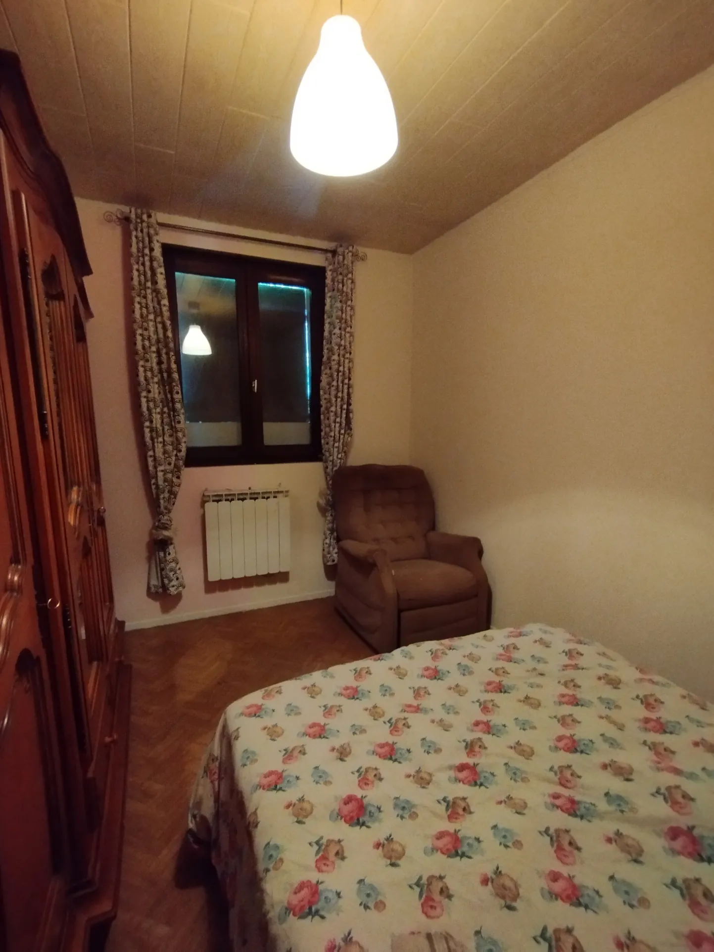 Pavillon à rénover avec terrain et terrasse à Val et Châtillon 