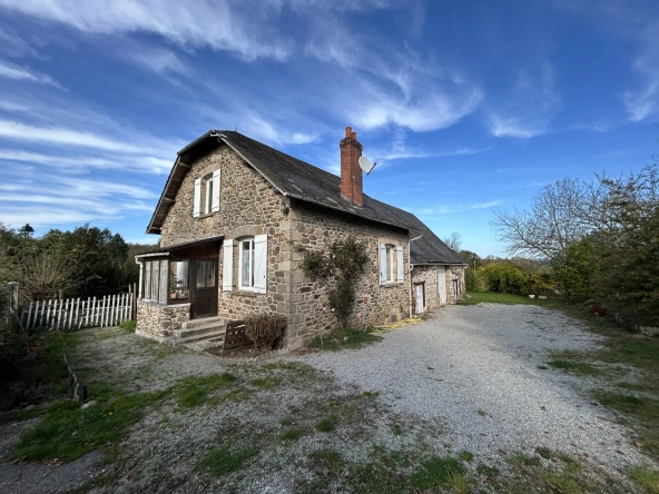Maison à Rilhac-Traignac en Corrèze avec grand terrain et vue sur les Monédières