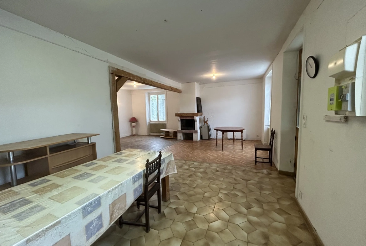 Maison à Rilhac-Traignac en Corrèze avec grand terrain et vue sur les Monédières 