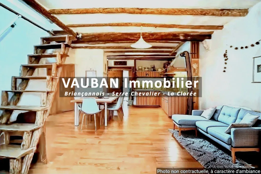 Maison traversante avec balcon, garage et studio à Briançon - Centre historique 