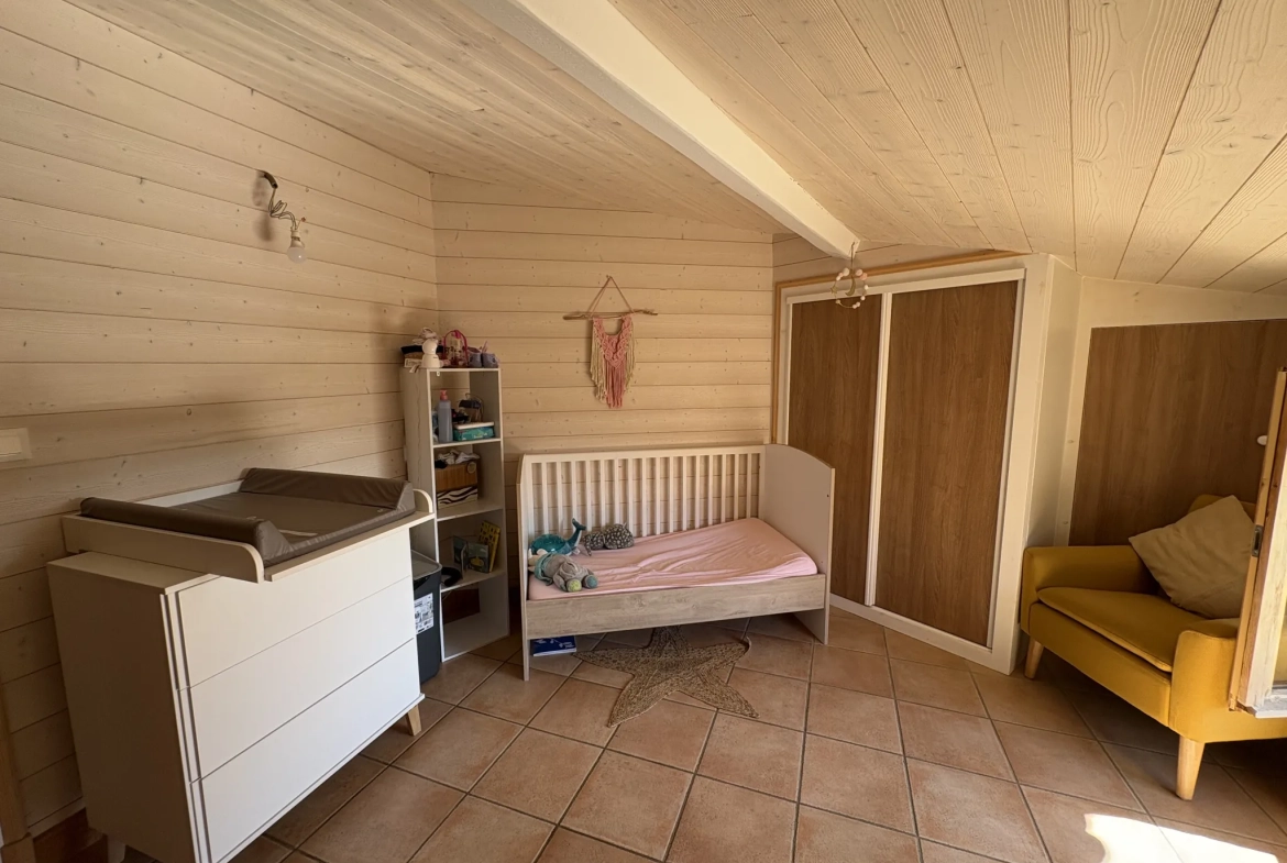 Maison de village rénovée à vendre à Camelàs, 3 chambres, jardin et garage, proche Thuir 