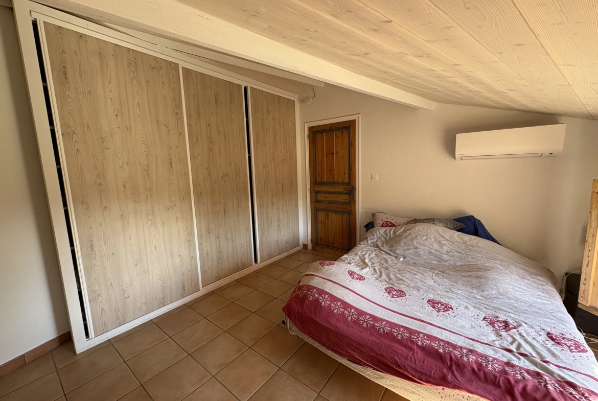 Maison de village rénovée à vendre à Camelàs, 3 chambres, jardin et garage, proche Thuir 