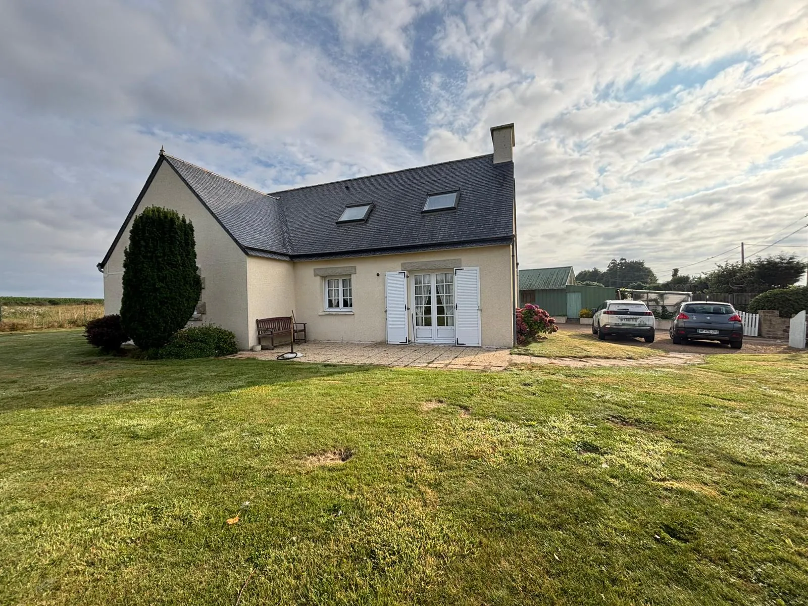 Maison à vendre à Plabennec avec terrain de 1500 m² et espace d'extension 