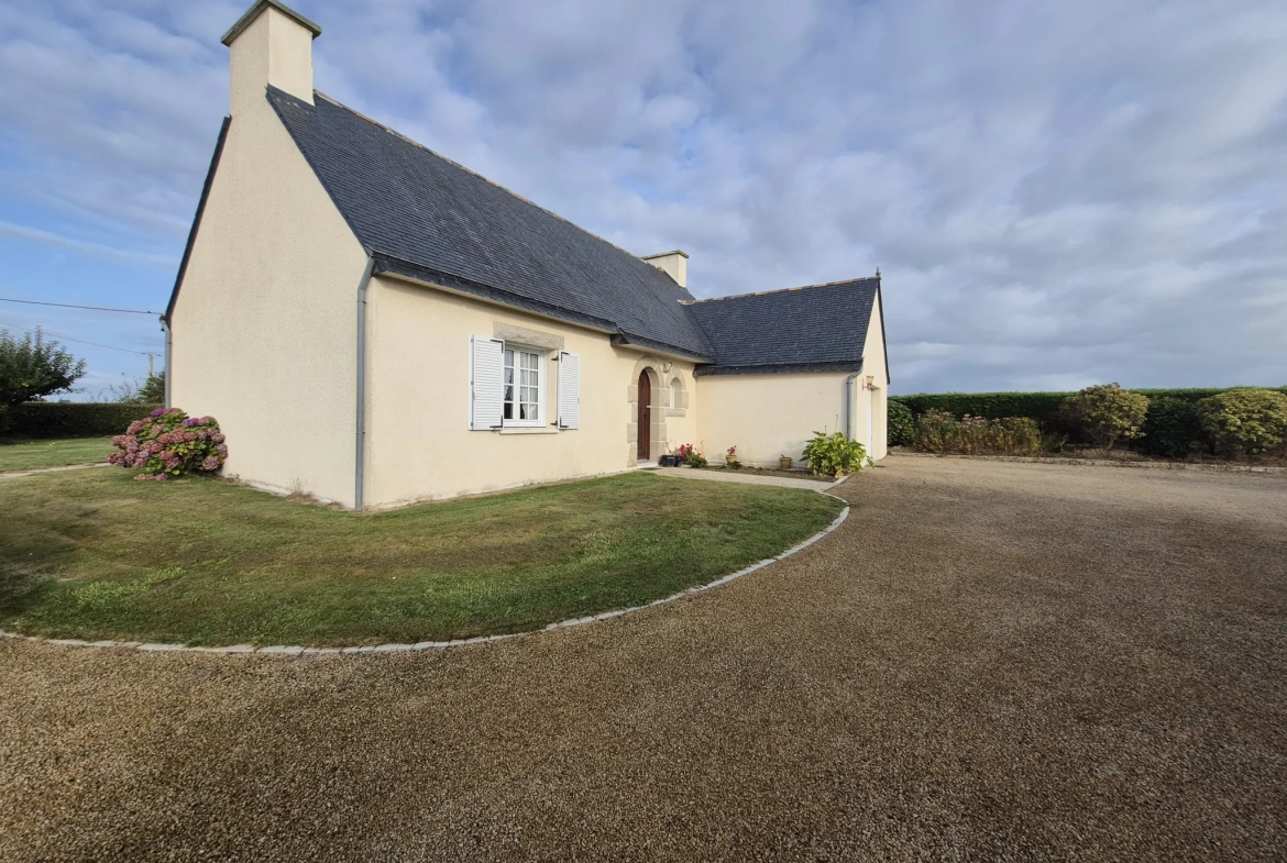 Maison à vendre à Plabennec avec terrain de 1500 m² et espace d'extension 