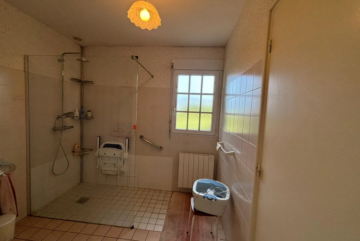 Maison à vendre à Plabennec avec terrain de 1500 m² et espace d'extension 