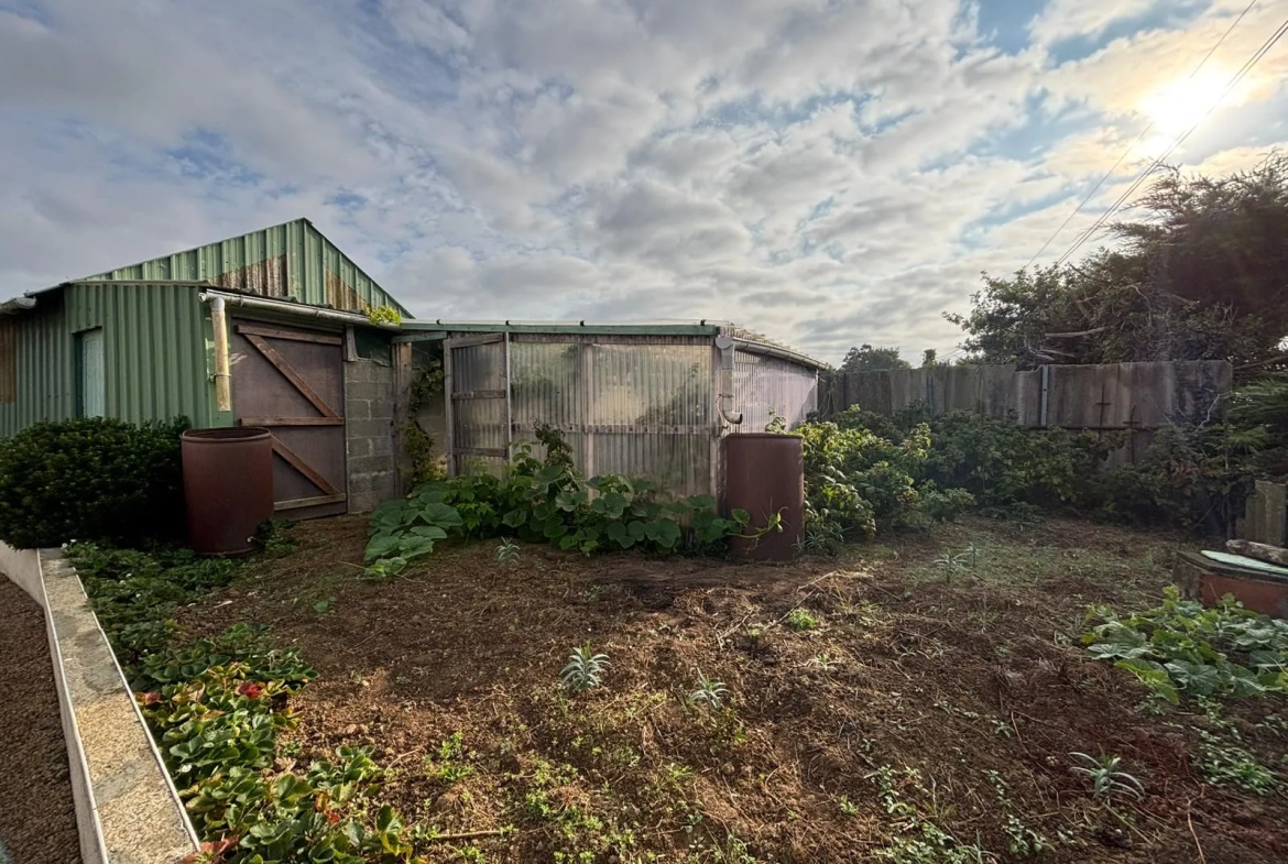Maison à vendre à Plabennec avec terrain de 1500 m² et espace d'extension 