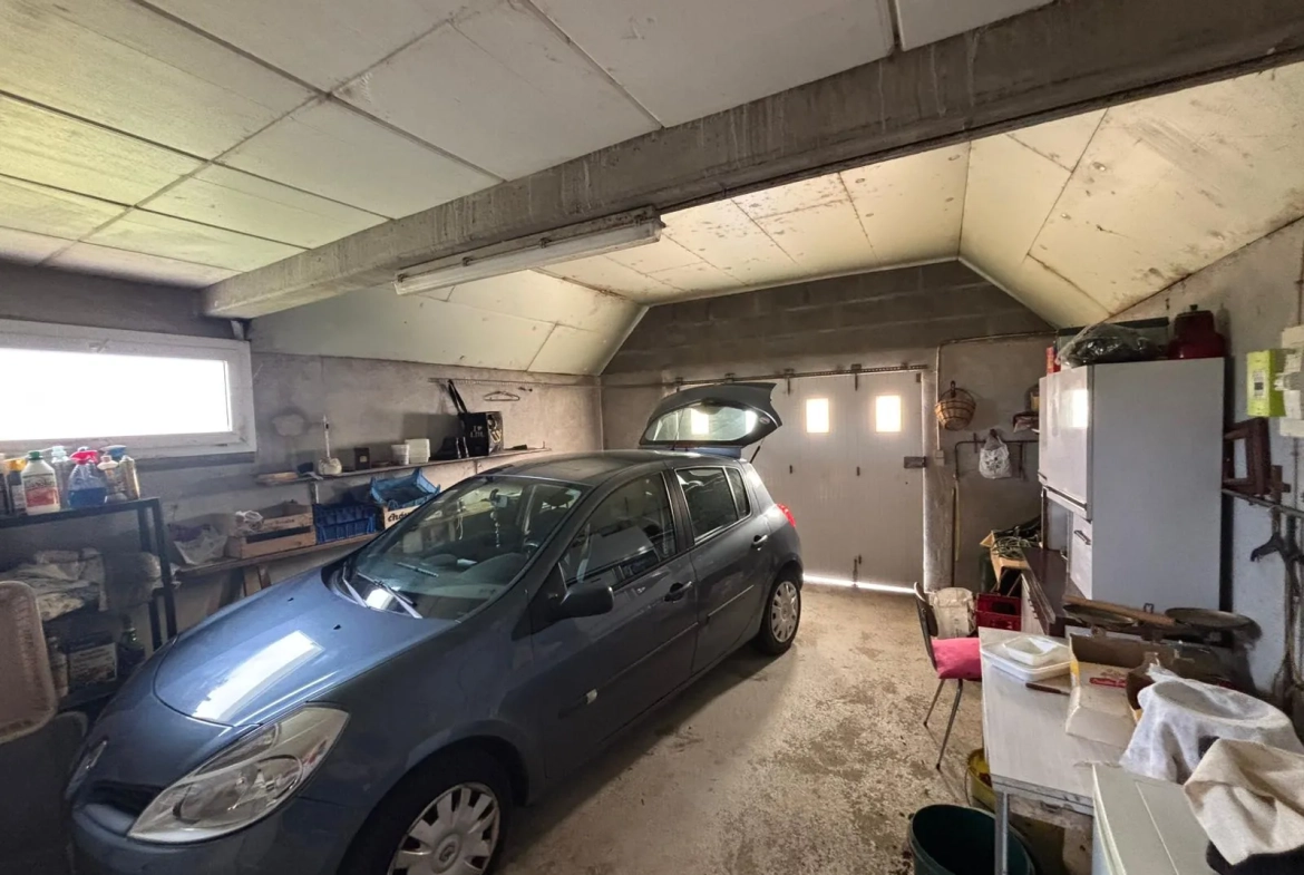 Maison à vendre à Plabennec avec terrain de 1500 m² et espace d'extension 