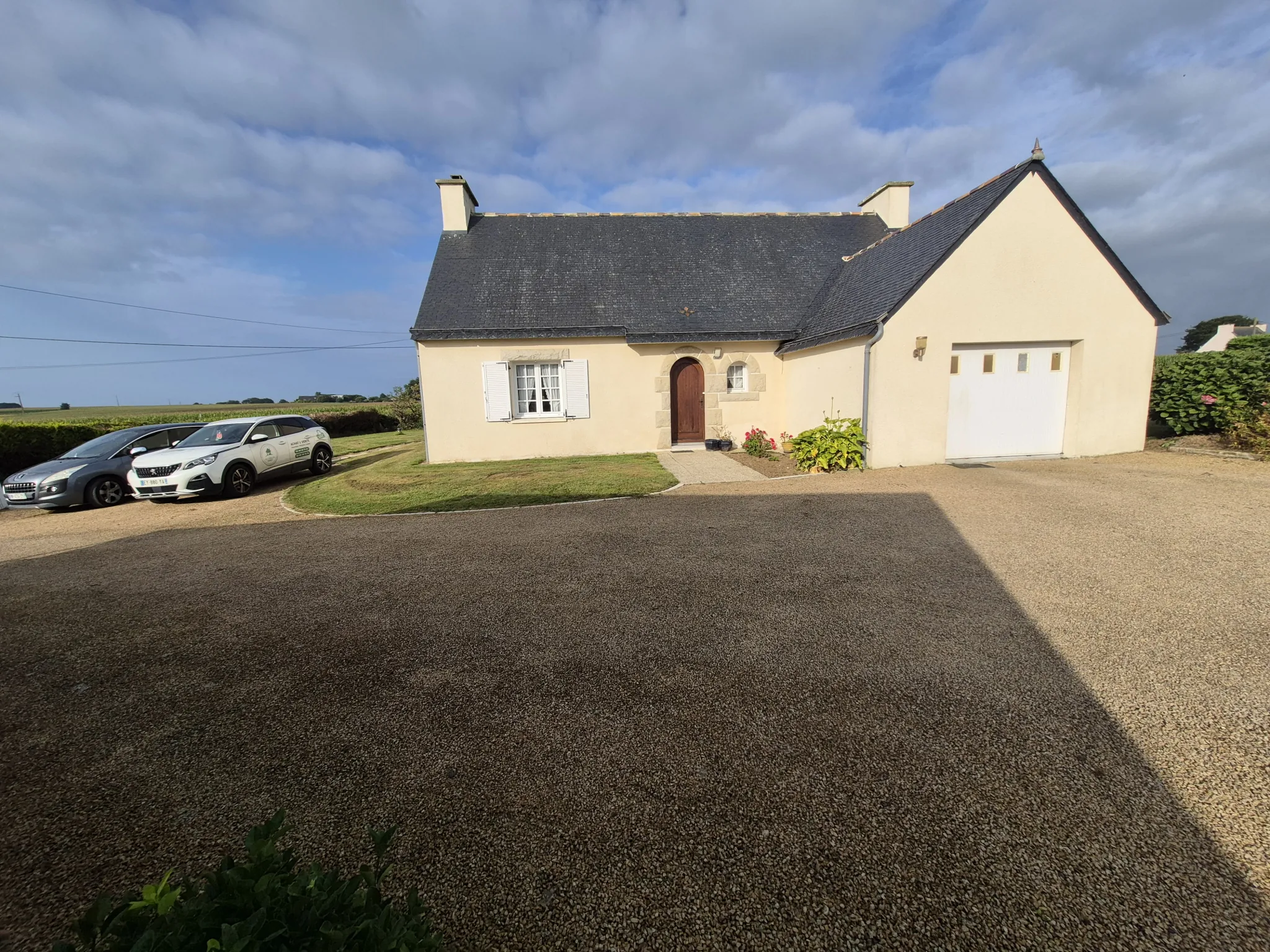 Maison à vendre à Plabennec avec terrain de 1500 m² et espace d'extension 