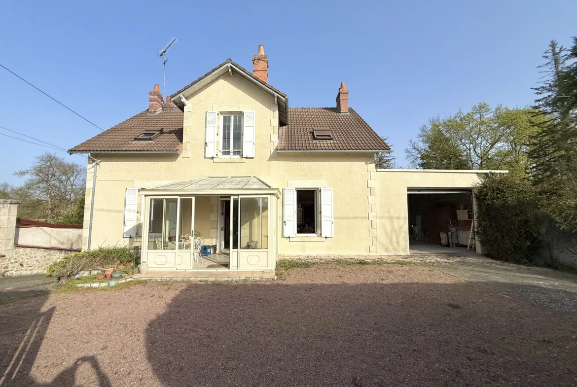 Grande maison familiale avec dépendances et terrain à Mereau (18120) 