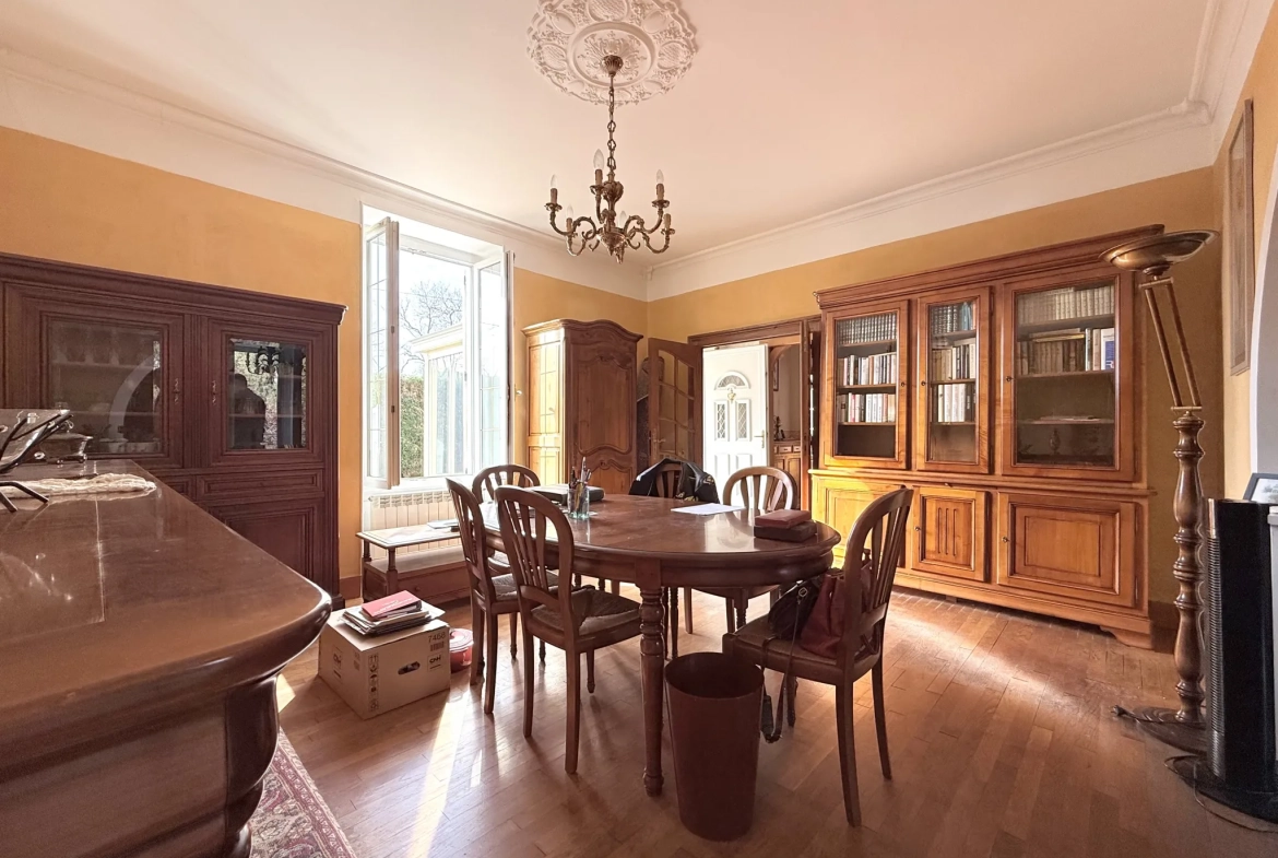 Grande maison familiale avec dépendances et terrain à Mereau (18120) 