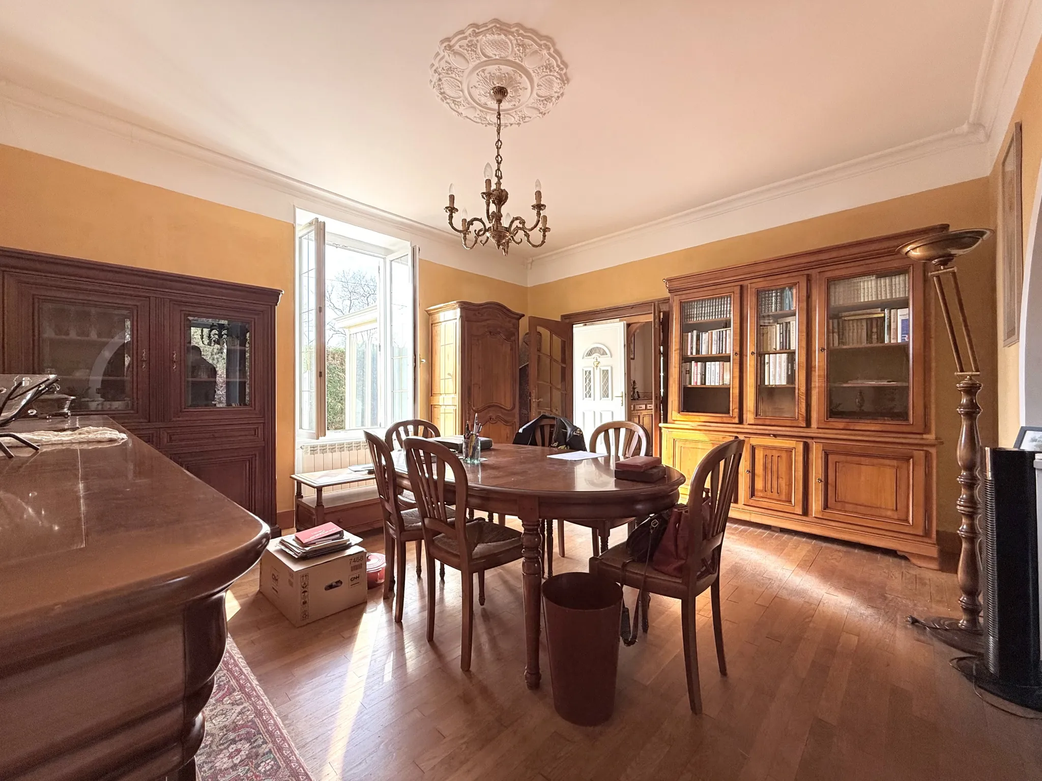 Grande maison familiale avec dépendances et terrain à Mereau (18120) 