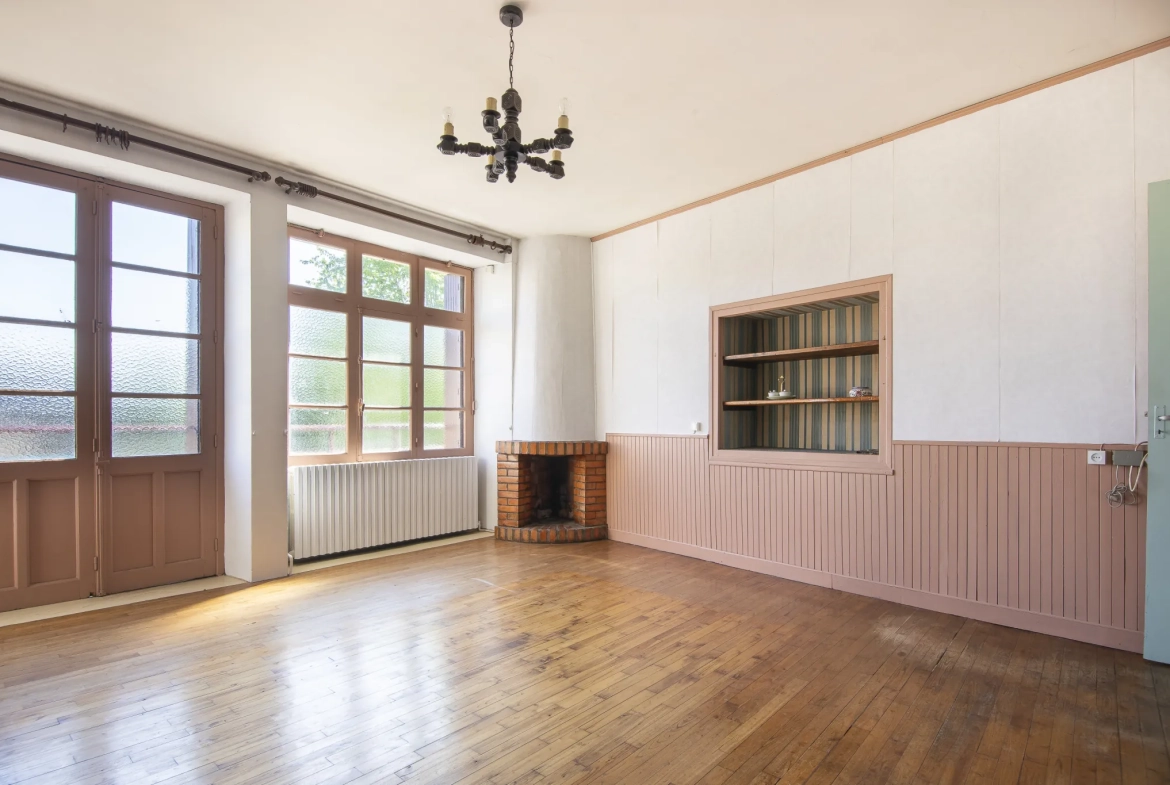 Maison de village 6 pièces avec patio et dépendances à Mareuil, Dordogne 