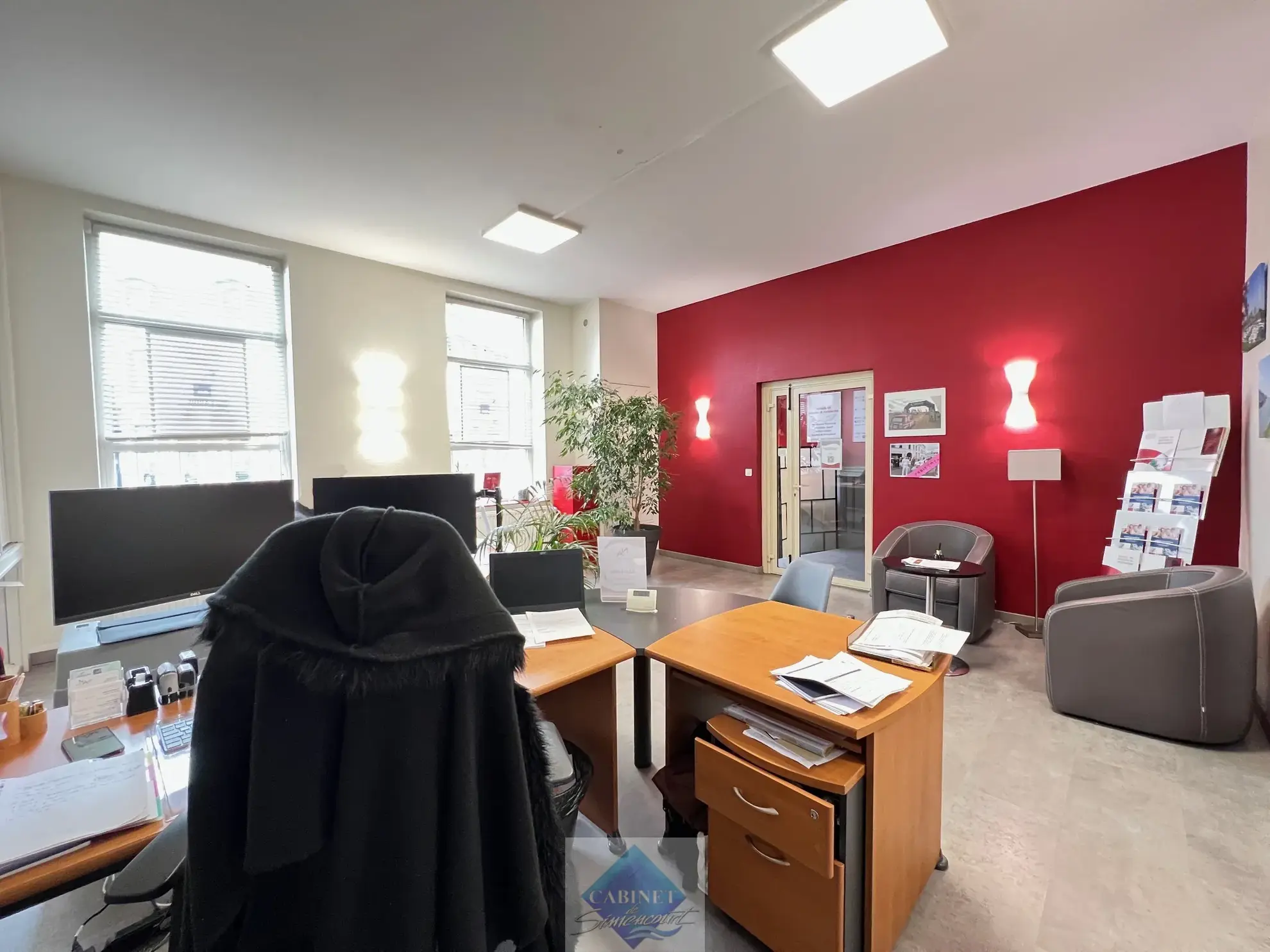 Immeuble de bureaux à vendre au cœur d'Abbeville, parfait état, libération prévue en 2025 