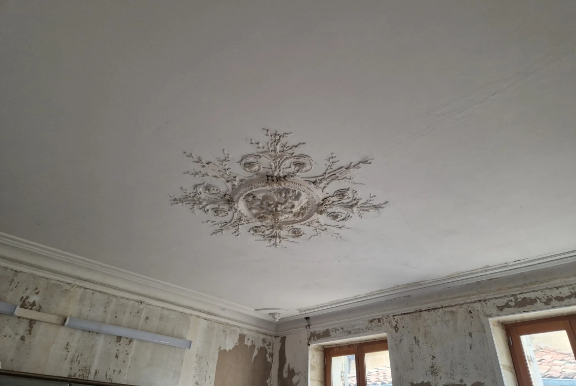 Magnifique maison en pierre à Margaux à 25 km de Bordeaux avec potentiel de rénovation et location séparée 