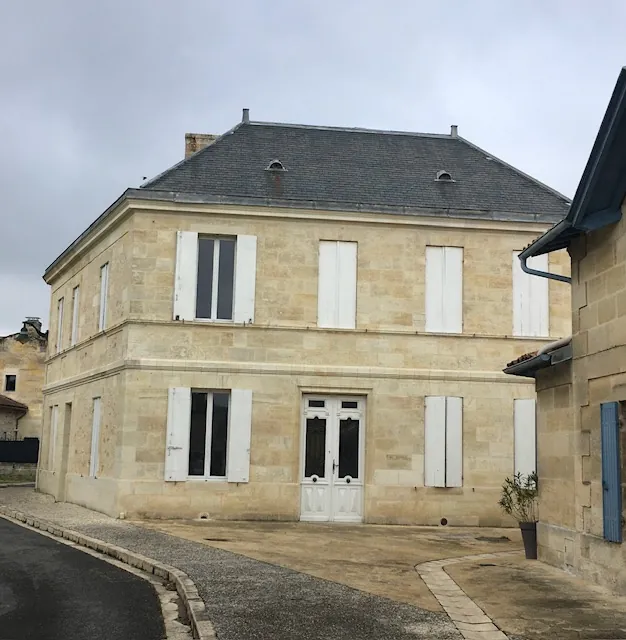 Magnifique maison en pierre à Margaux à 25 km de Bordeaux avec potentiel de rénovation et location séparée 