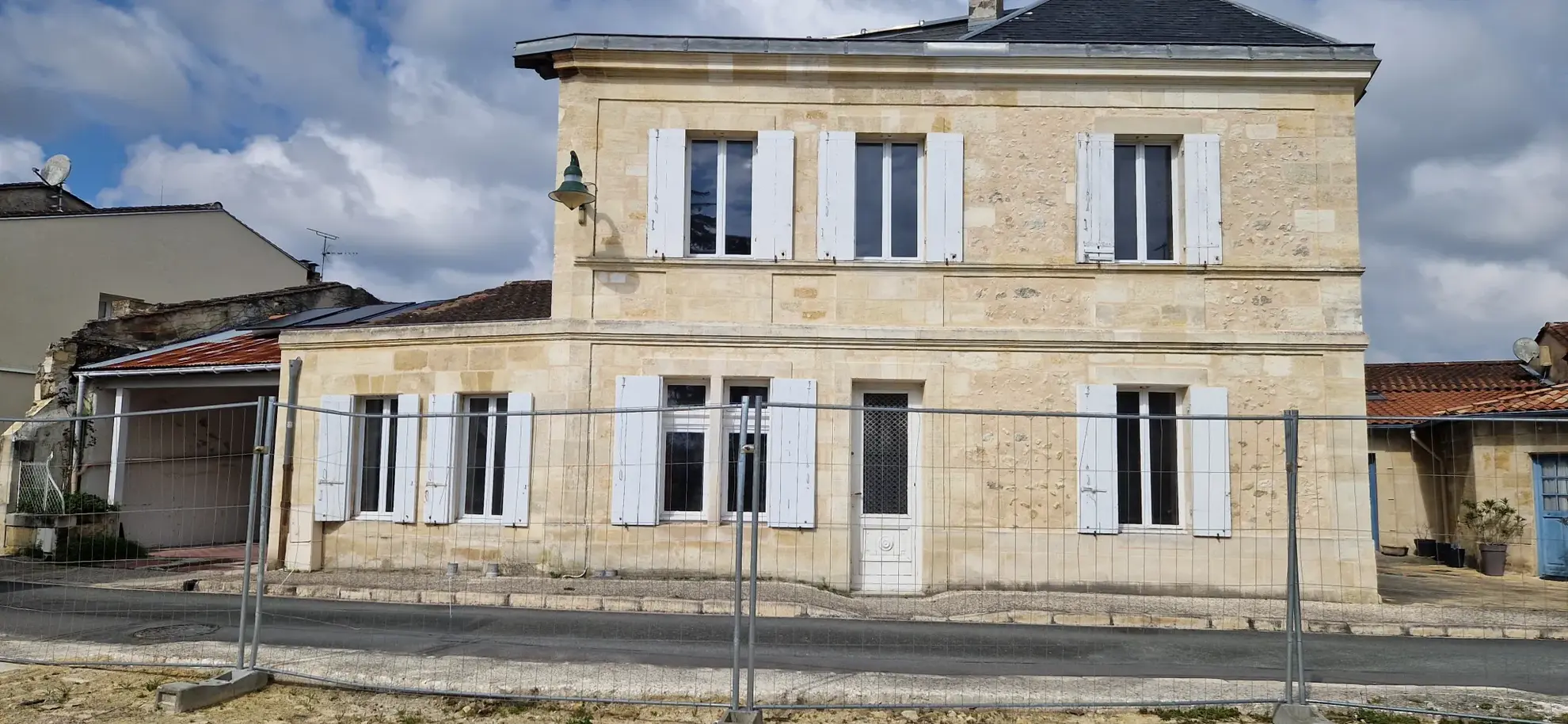 Magnifique maison en pierre à Margaux à 25 km de Bordeaux avec potentiel de rénovation et location séparée 