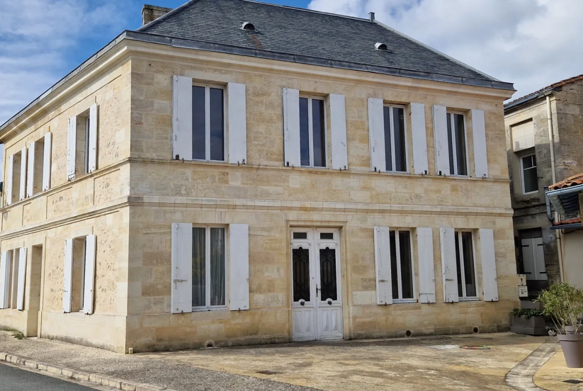 Magnifique maison en pierre à Margaux à 25 km de Bordeaux avec potentiel de rénovation et location séparée 