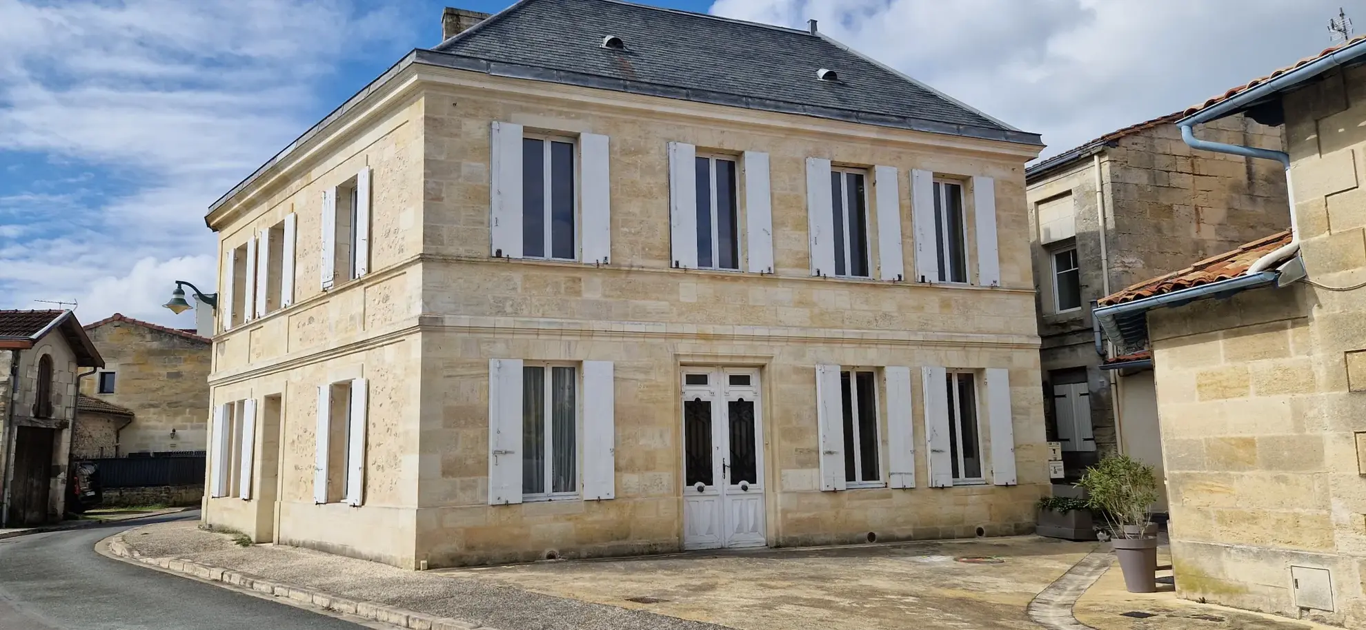 Magnifique maison en pierre à Margaux à 25 km de Bordeaux avec potentiel de rénovation et location séparée 