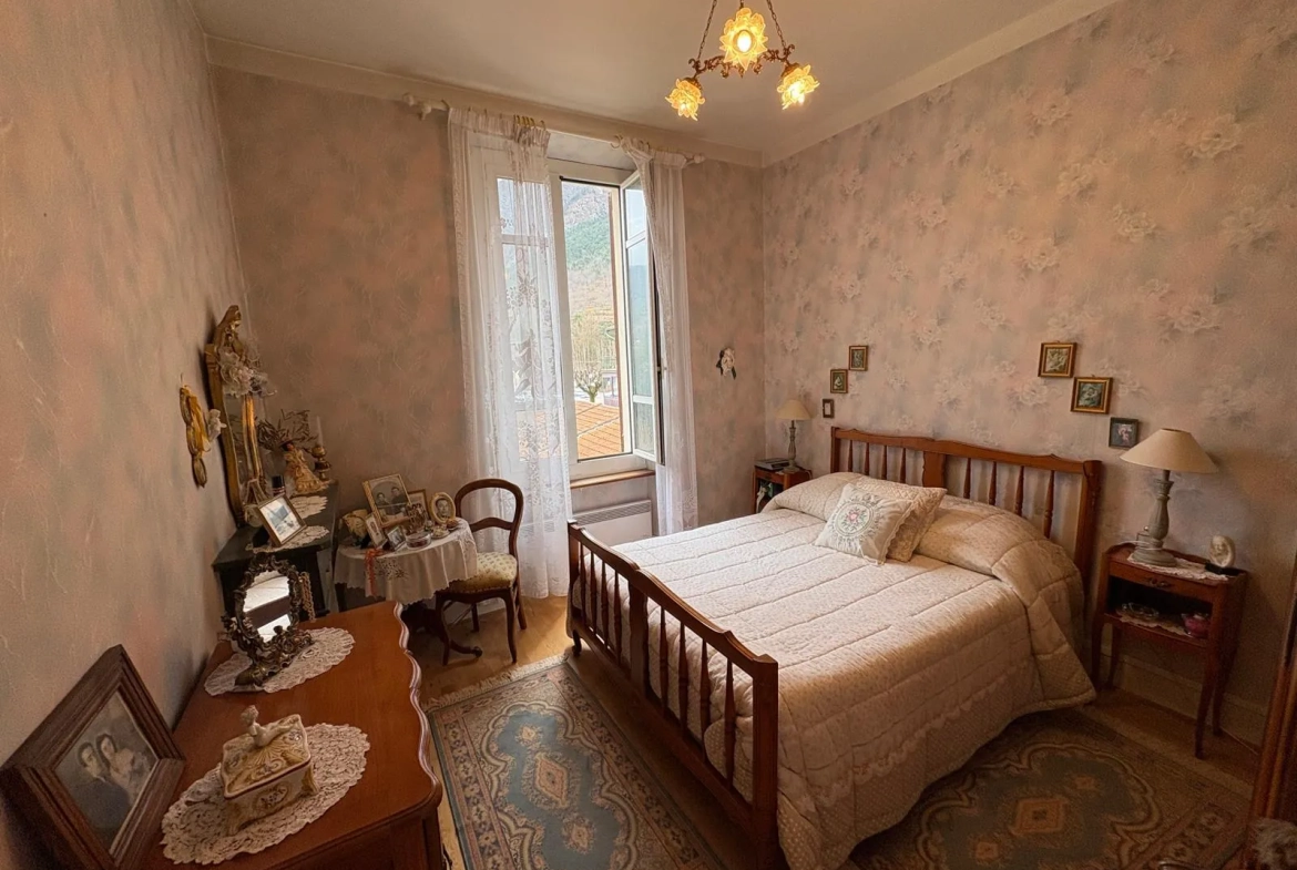 Appartement de 80 m² à vendre au centre de Tende avec jardin et garage 