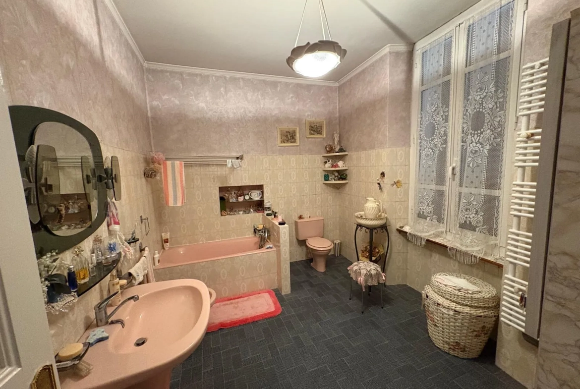 Appartement de 80 m² à vendre au centre de Tende avec jardin et garage 