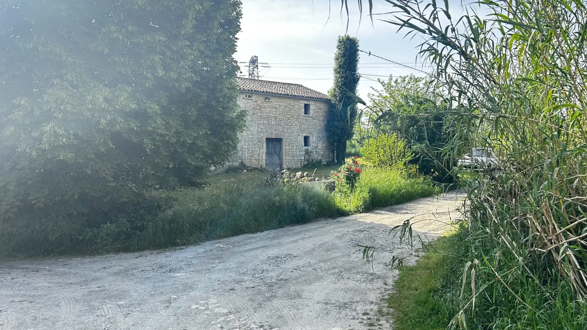 Maison en pierre avec jardin et terrasse à Sansais, Marais Poitevin 