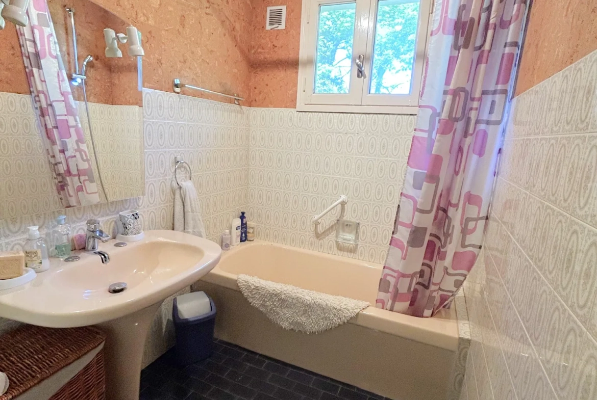 Maison familiale à Chambœuf de 84,95 m² avec grand terrain, proche Saint-Étienne 